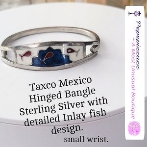 TAXCO MEXICO vintage sterling silver hinged bangle. detailed Inlay design.